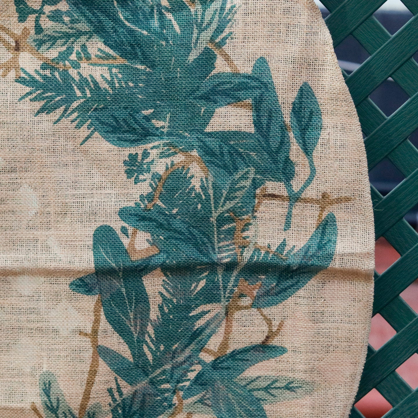 Xmas Tree Tablecloth (Round Jute)