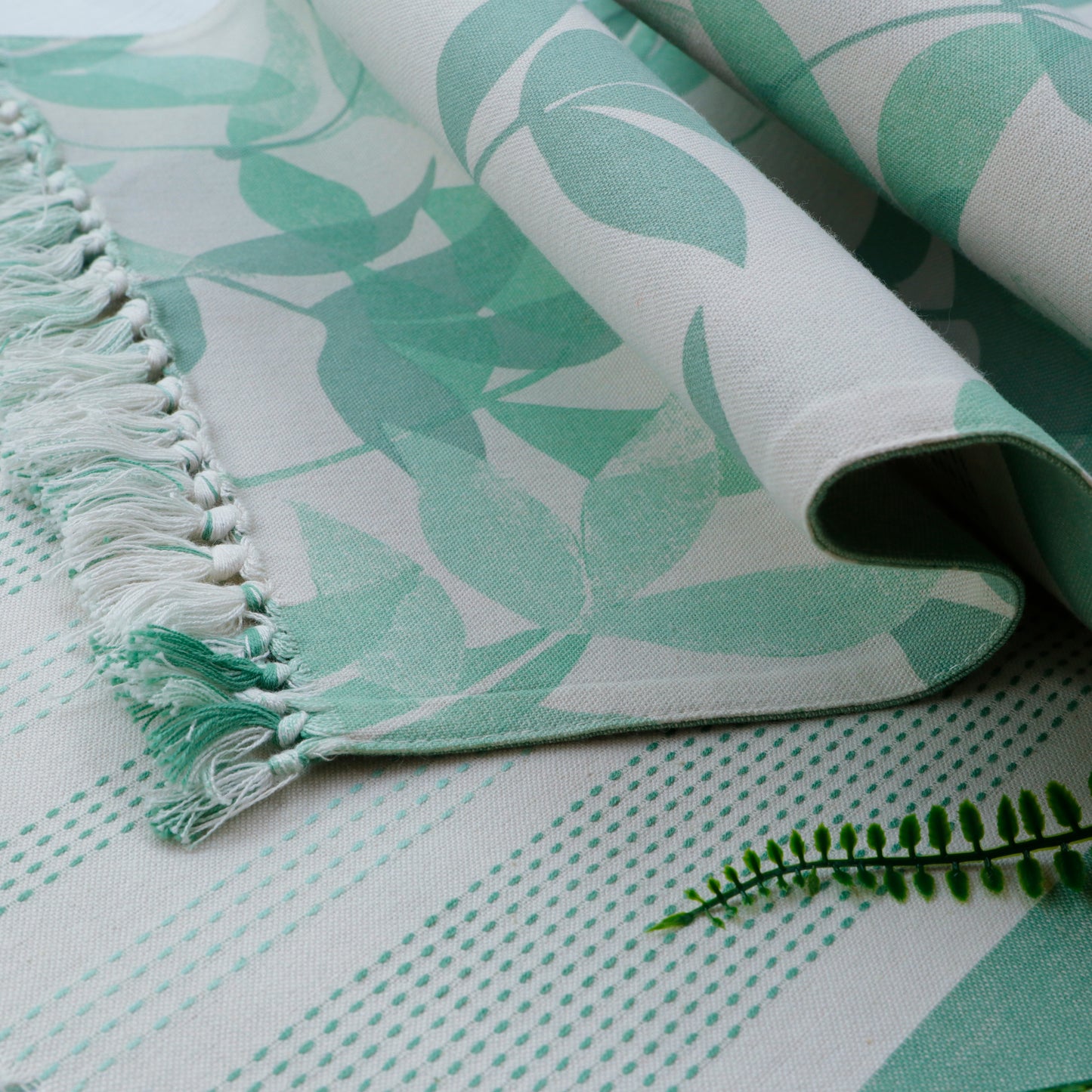 Green Leaf Table Runner